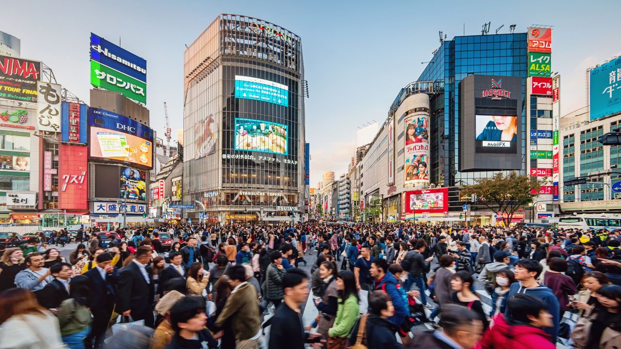 日本、旅行者のための強制健康保険：ビジネス旅行者のための変化