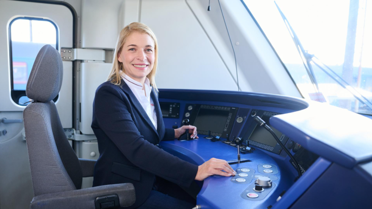 L'italiana Evelyn Palla é la prima donna alla guida delle ferrovie tedesche (3)