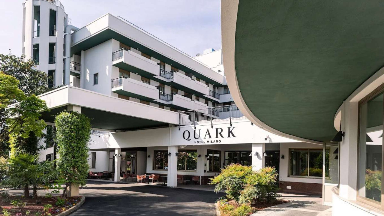 Quark Hotel (1)