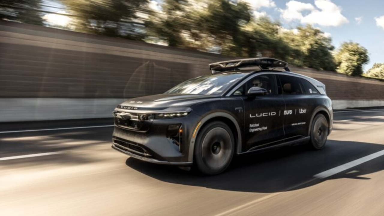 Uber investe 10 miliardi robotaxi